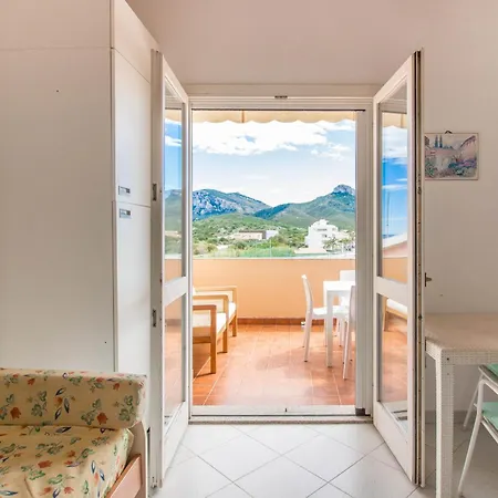 Sunny Retreat With Terrace! Golfo Aranci